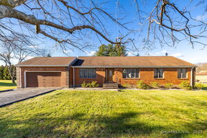 Homes for sale in Cromwell, CT | 21 Crest Dr, Cromwell, CT 06416 | MLS# 24142988