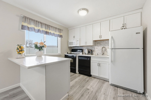 Homes for sale in Newington, CT | 39 Cottonwood Rd #39, Newington, CT 06111 | MLS# 24142967