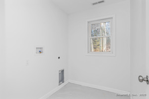 Homes for sale in Avon, CT | 60 Hollister Dr, Avon, CT 06001 | MLS# 24143010