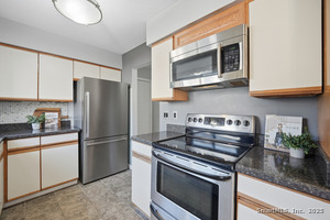 Homes for sale in Wallingford, CT | 84 Staffordshire Commons Dr #84, Wallingford, CT 06492 | MLS# 24142991