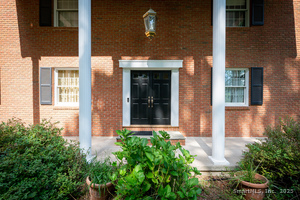 Homes for sale in Stamford, CT | 136 Knobloch Ln, Stamford, CT 06902 | MLS# 24141877