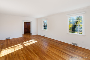 Homes for sale in Stamford, CT | 136 Knobloch Ln, Stamford, CT 06902 | MLS# 24141877