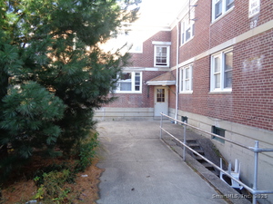 Homes for sale in Stratford, CT | 127 Canaan Ct #13 Building 82, Stratford, CT 06614 | MLS# 24077945