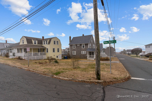 Homes for sale in Waterford, CT | 76 New Shore Rd, Waterford, CT 06385 | MLS# 24143312