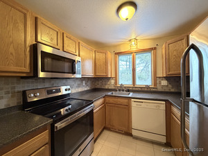 Homes for sale in Suffield, CT | 105 Spring Ln #105, Suffield, CT 06078 | MLS# 24143310