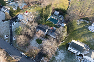 Homes for sale in Middlebury, CT | 51 Cross Rd, Middlebury, CT 06762 | MLS# 24141874