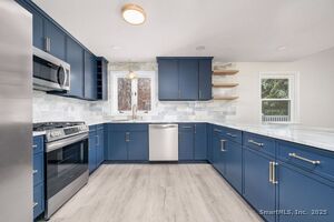 Homes for sale in Windsor, CT | 16 Landing Cir, Windsor, CT 06095 | MLS# 24143352