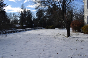 Homes for sale in Avon, CT | 4 Tanglewood Dr, Avon, CT 06001 | MLS# 24142636