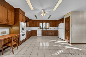 Homes for sale in New Fairfield, CT | 7 Carriage Ln, New Fairfield, CT 06812 | MLS# 24142617