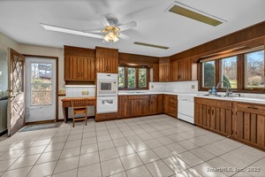 Homes for sale in New Fairfield, CT | 7 Carriage Ln, New Fairfield, CT 06812 | MLS# 24142617