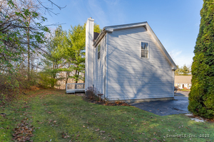 Homes for sale in Branford, CT | 20 Lakeview Dr #20, Branford, CT 06405 | MLS# 24143406