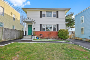Homes for sale in Stamford, CT | 33 Dora St, Stamford, CT 06902 | MLS# 24139373