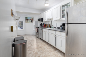 Homes for sale in Farmington, CT | 48 Wellington Dr #48, Farmington, CT 06032 | MLS# 24143380