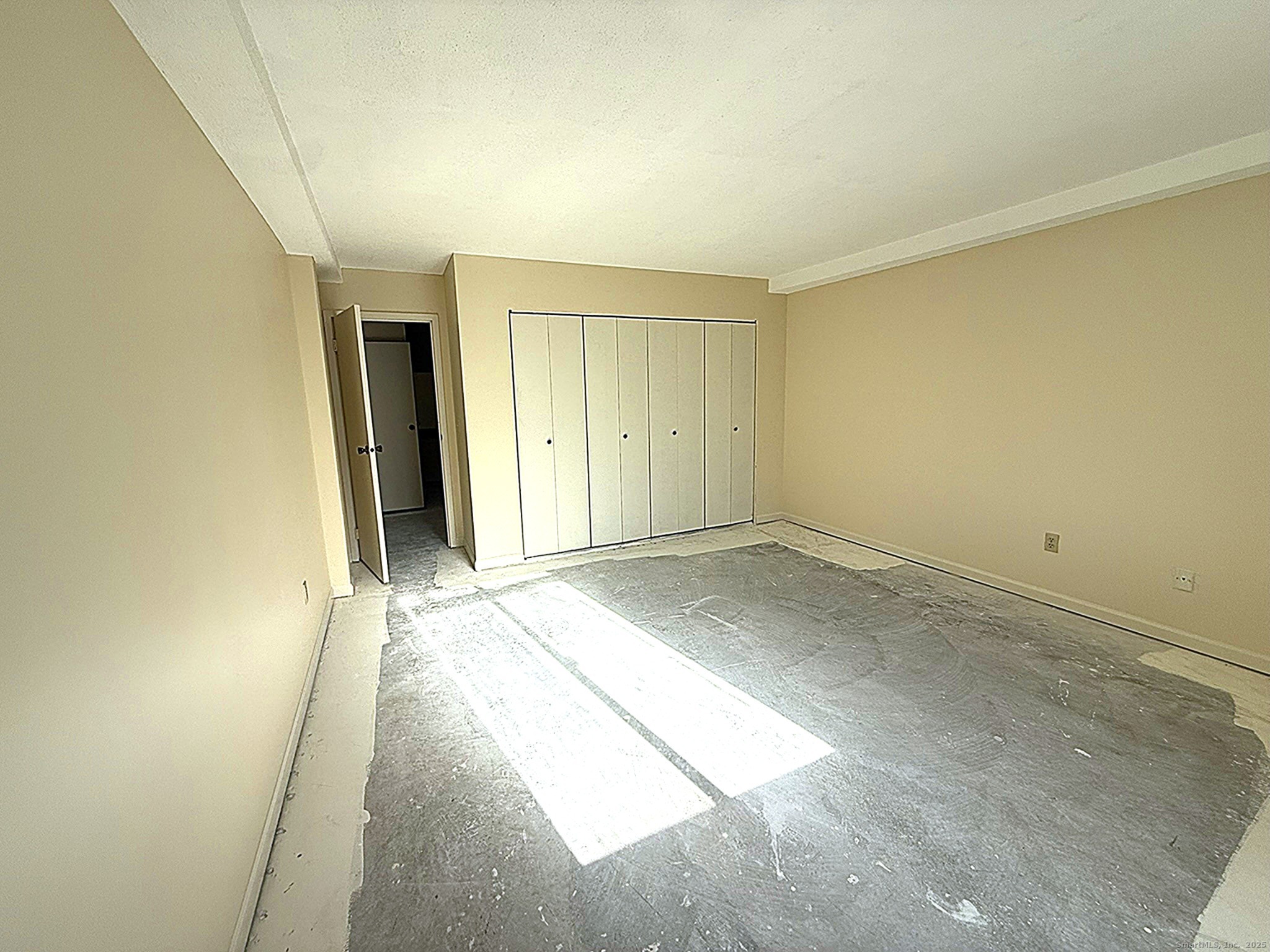 Photo 6 of 1460 Elm Street, Stratford, CT