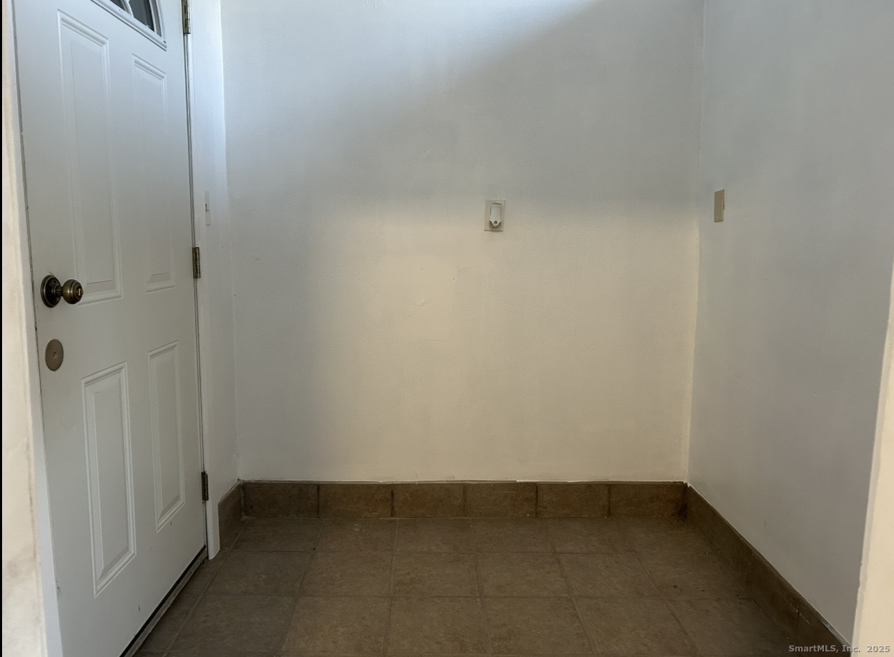 Photo 8 of 475 WILSON Street, Waterbury, CT