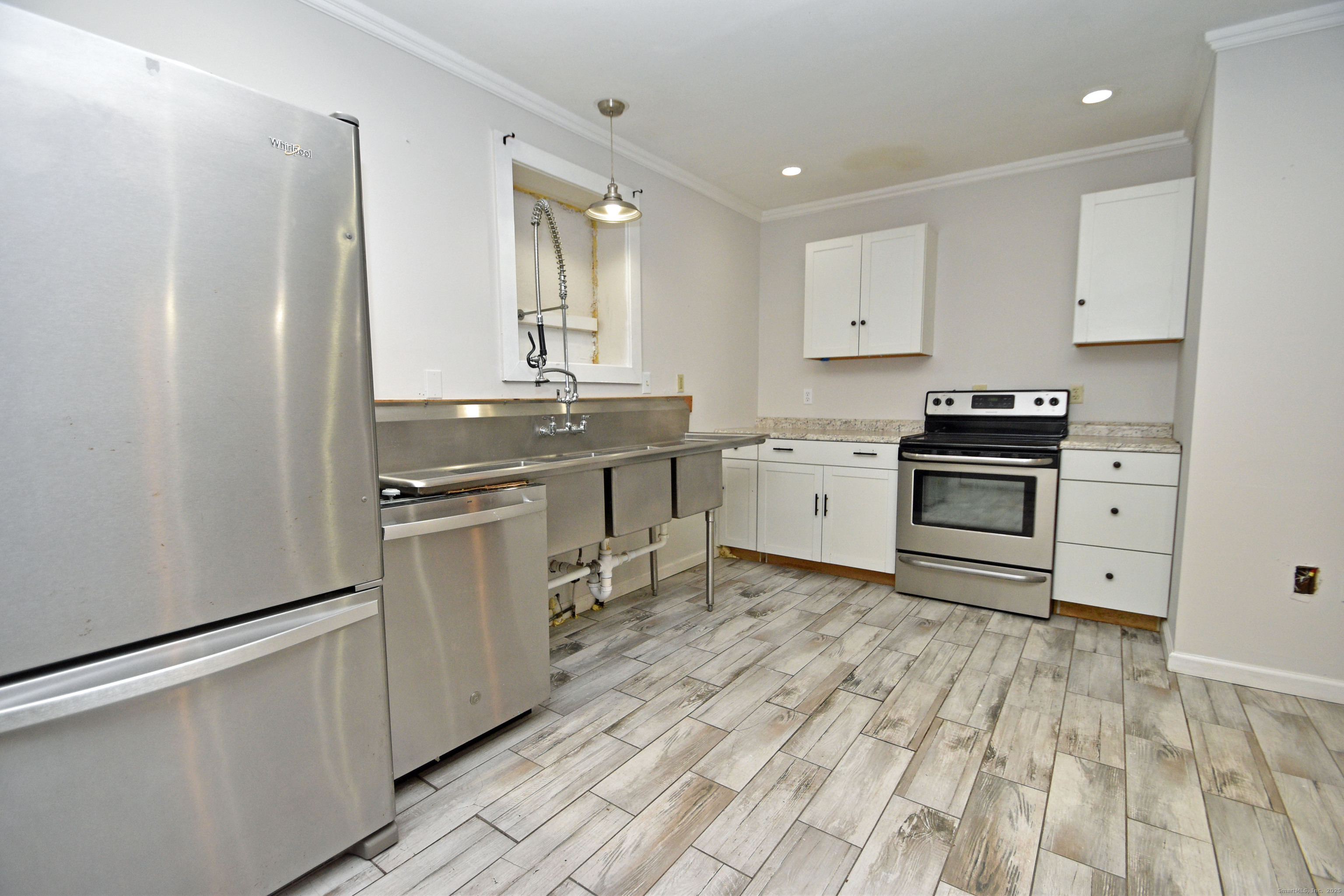 Homes for sale in New London, CT | 385 Broad St, New London, CT 06320 | MLS# 24138691