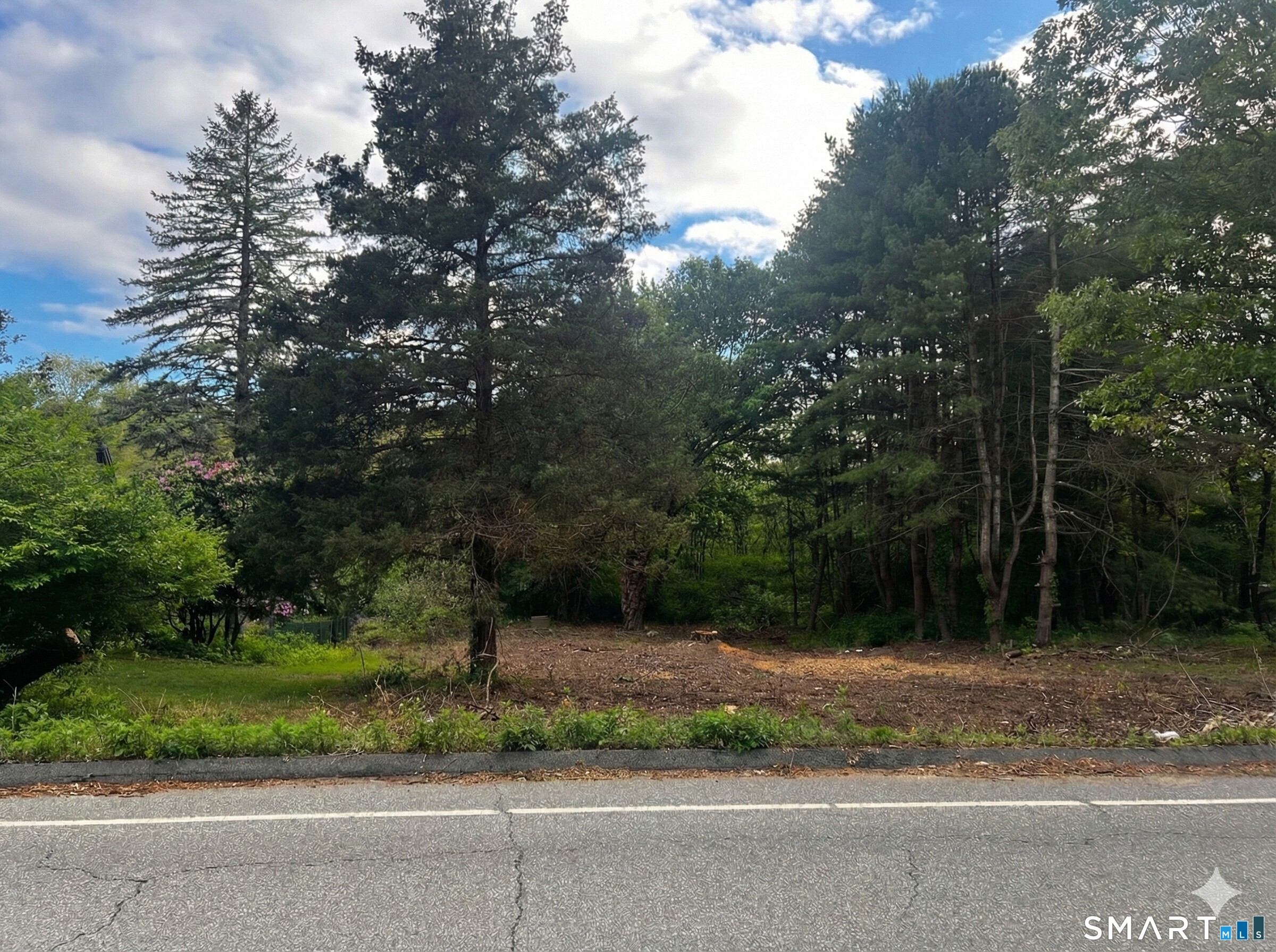 Homes for sale in Montville, CT | 61 Fort Shantok Rd, Montville, CT 06382 | MLS# 24144356