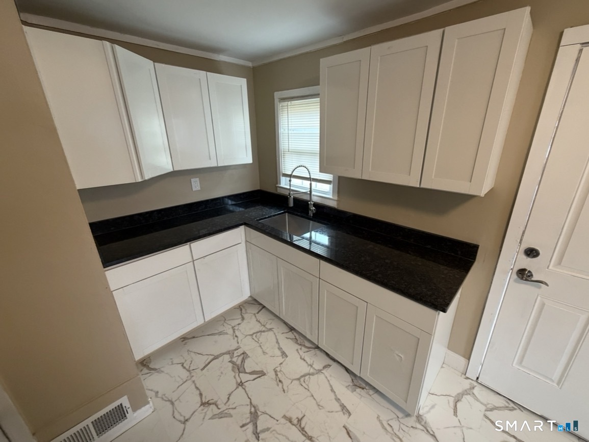 Homes for sale in Manchester, CT | 4 Tyler Cir, Manchester, CT 06040 | MLS# 24142198