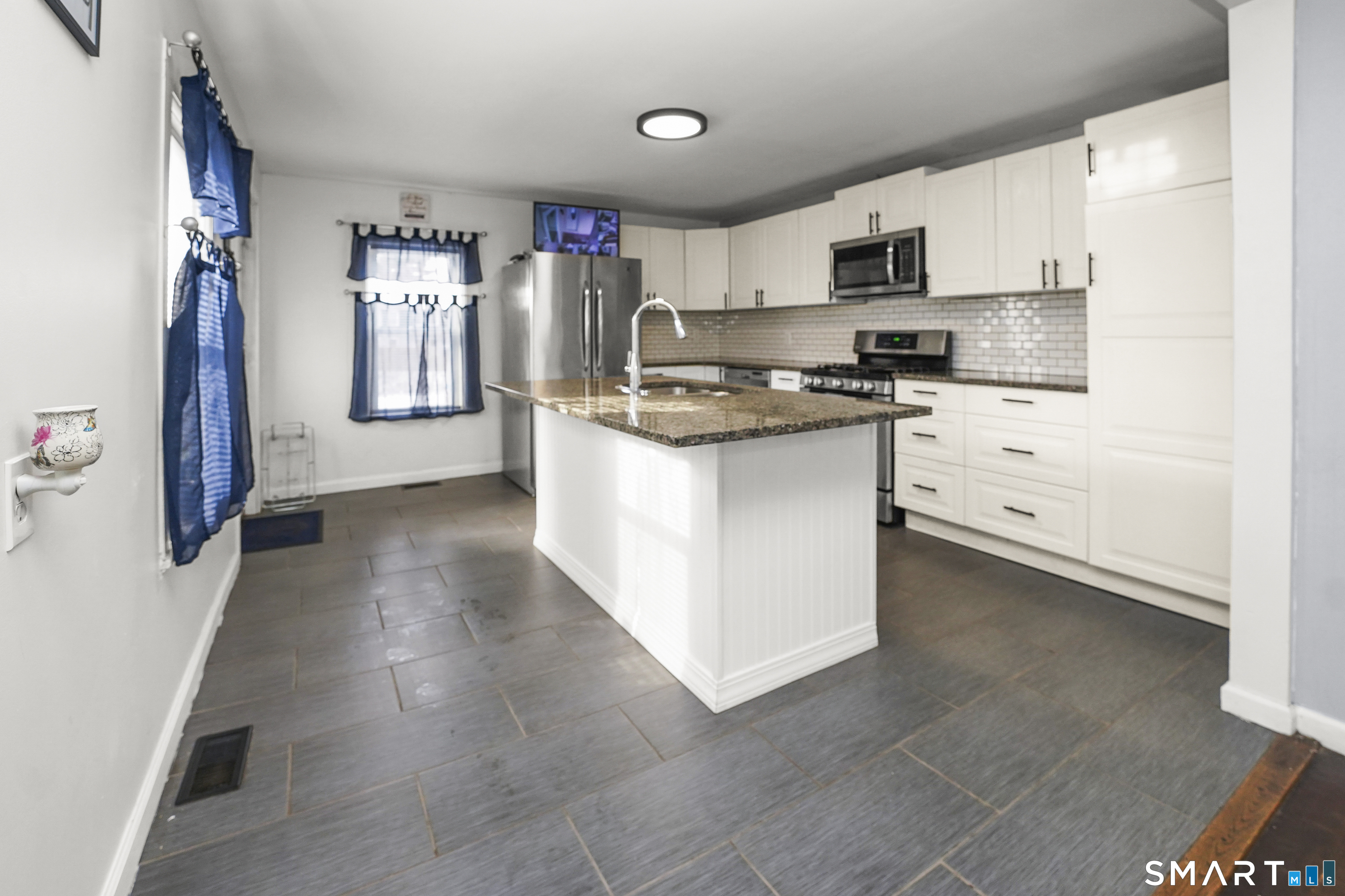 Move in ready 5 bedrooms with 2 full baths, all stainless steel appliances are staying, 1 car garage, good size private yard, room to test out your green thumb in gardening in 2026, roof is about 2 years old, still time to make this home for the holidays...excuse the clutter as we finish our relocation, thanks