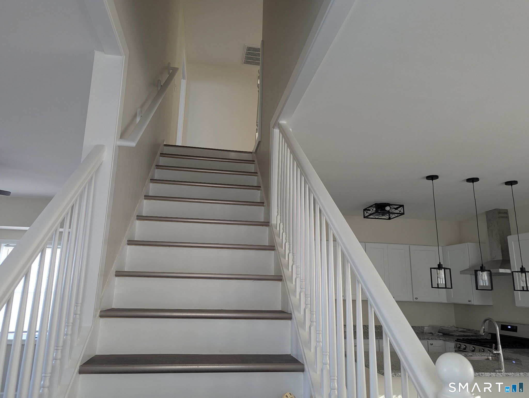 Photo 8 of 647 Broadview Terrace, Hartford, CT