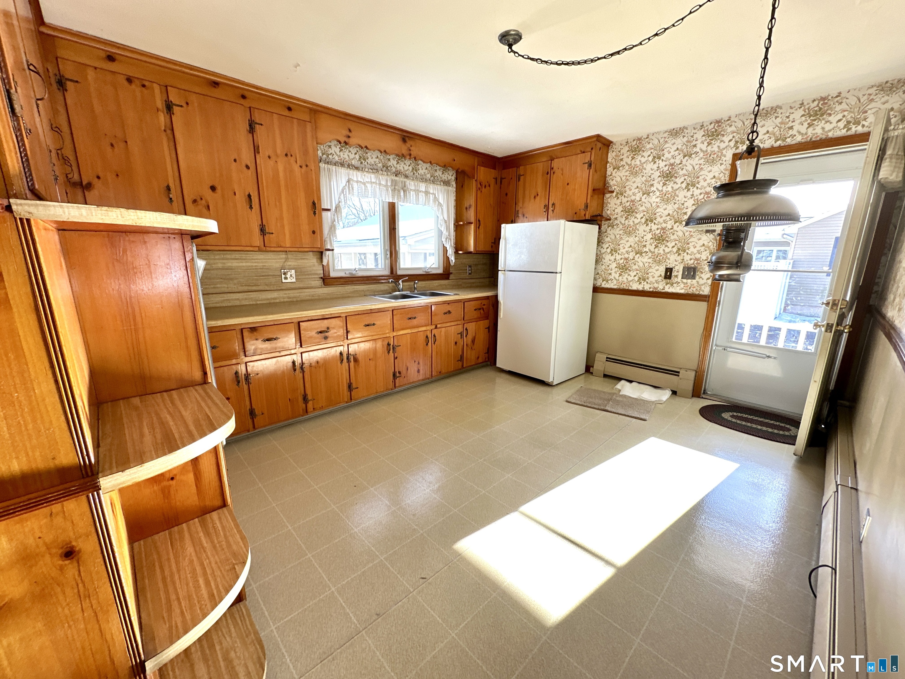 Homes for sale in Windsor Locks, CT | 80 Southwest Ave, Windsor Locks, CT 06096 | MLS# 24144998