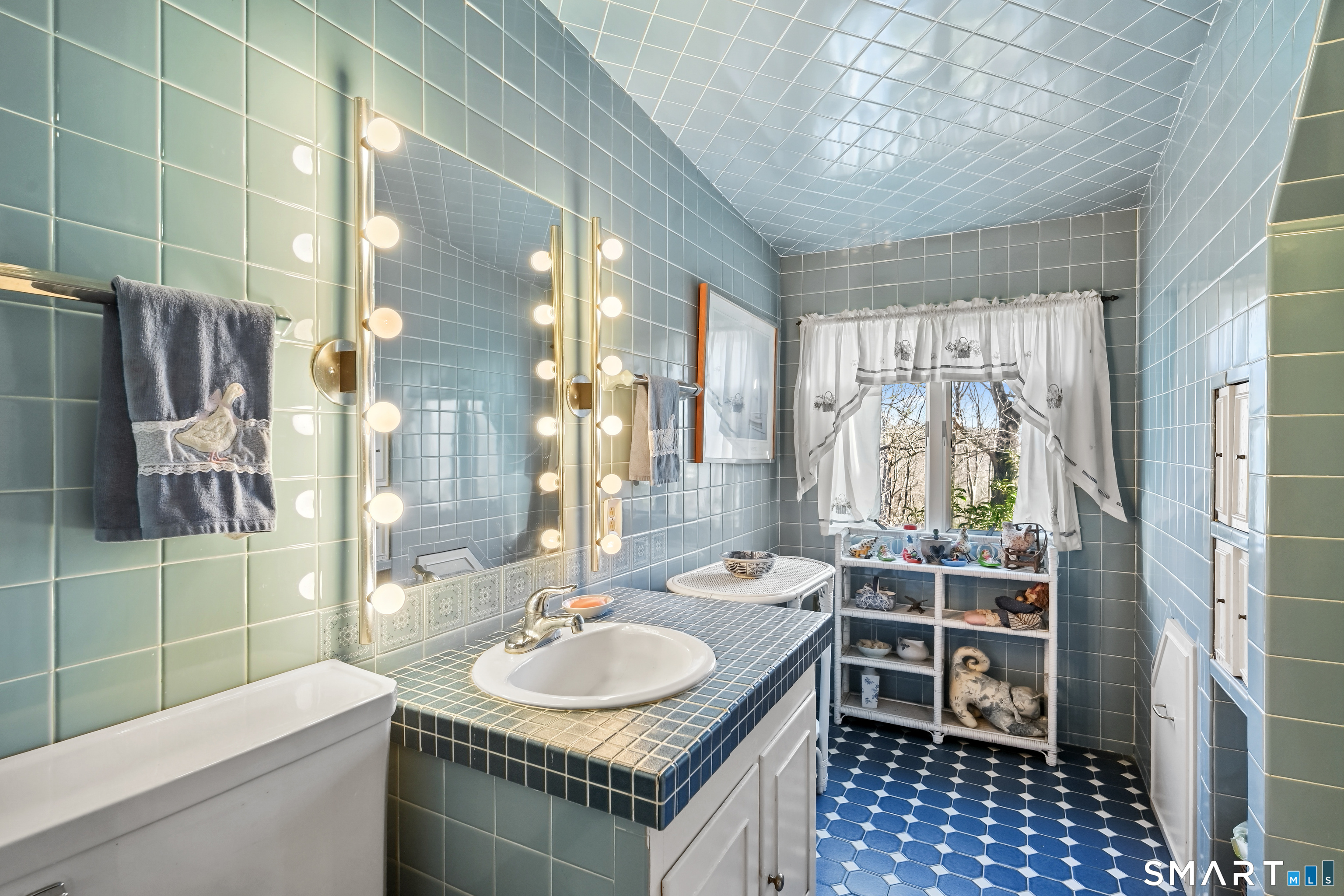 Weston, Connecticut, 06883, United States, 5 Bedrooms Bedrooms, ,4.5 BathroomsBathrooms,Residential,For Sale,2003894