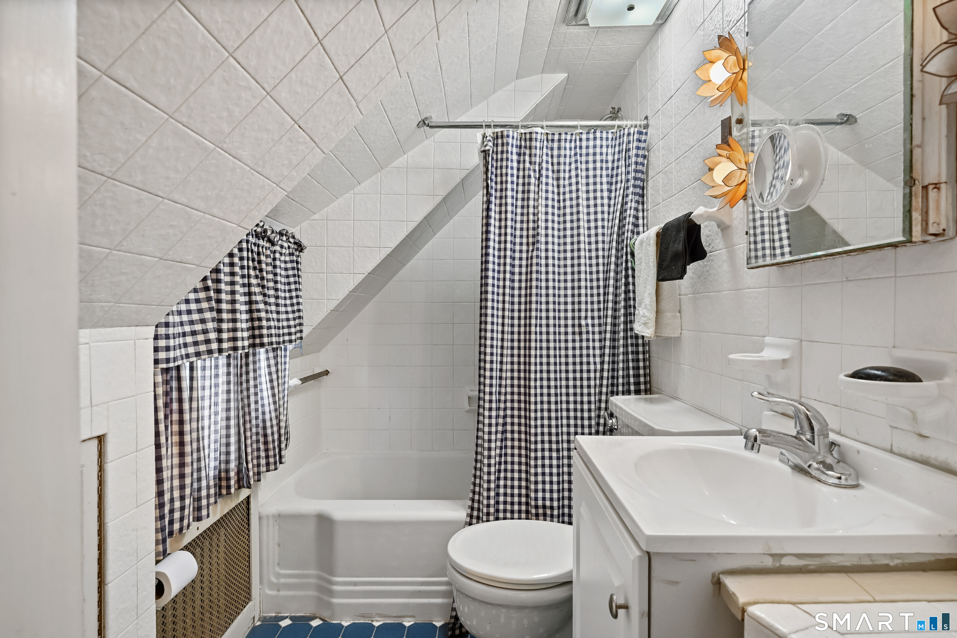 Weston, Connecticut, 06883, United States, 5 Bedrooms Bedrooms, ,4.5 BathroomsBathrooms,Residential,For Sale,2003894