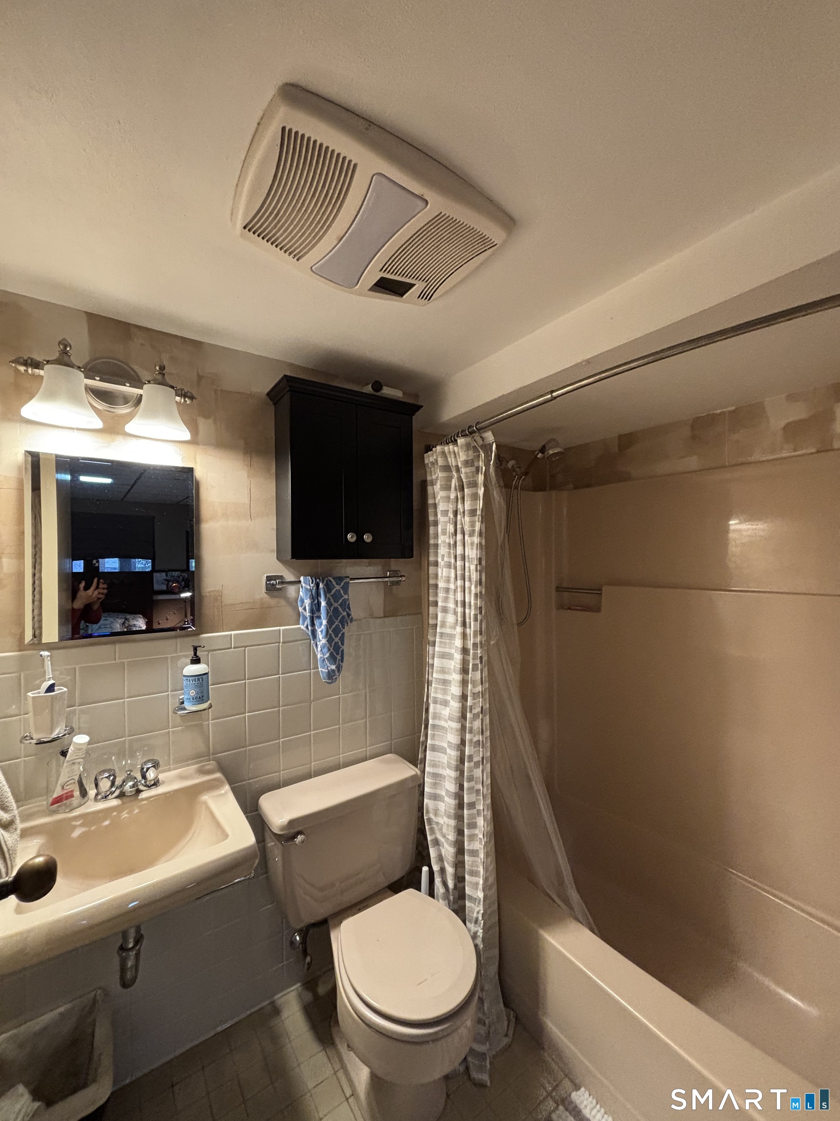 Homes for sale in West Hartford, CT | 10 Ironwood Ln, West Hartford, CT 06117 | MLS# 24142716