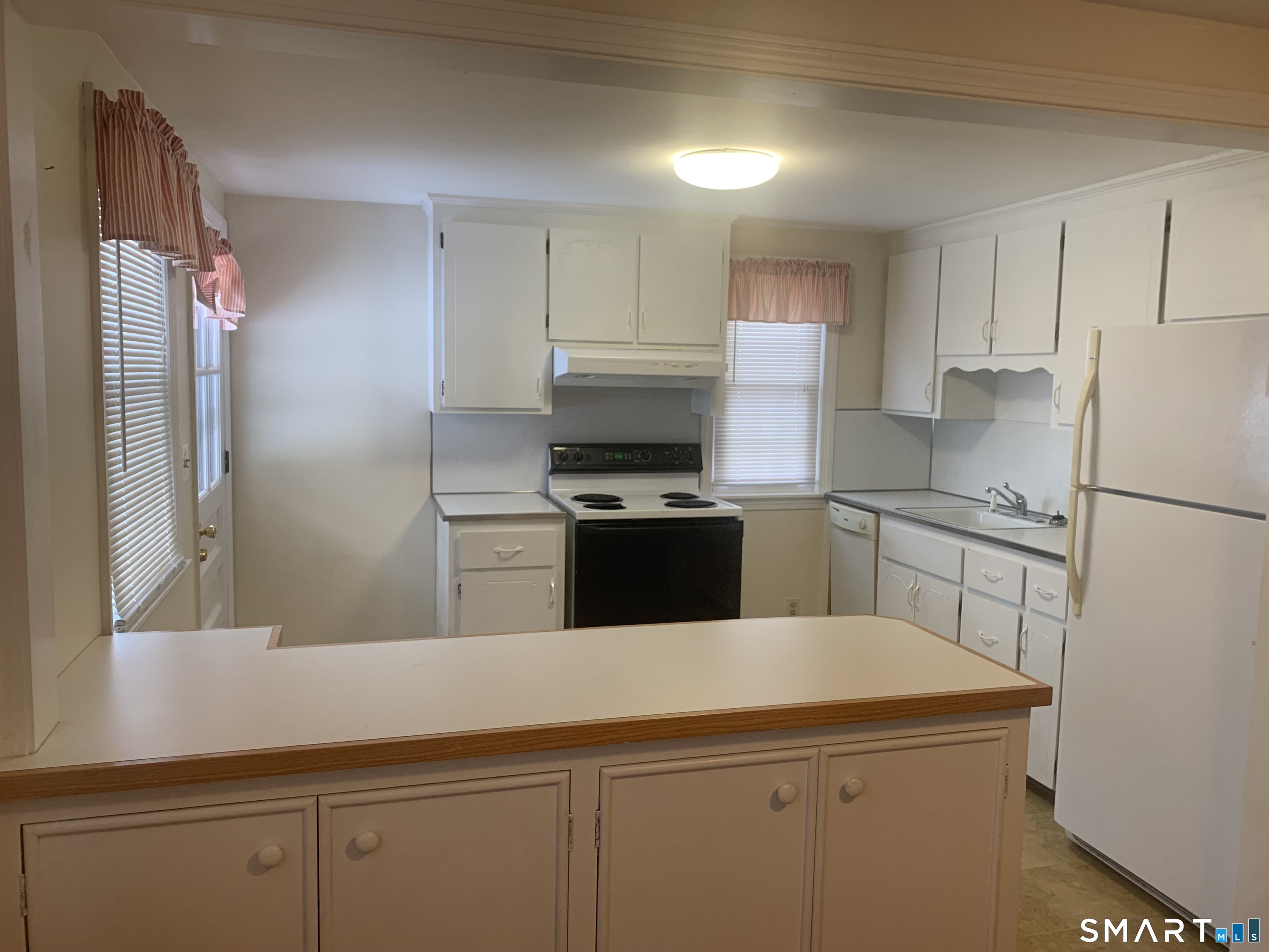 Homes for sale in Manchester, CT | 27 Lydall St, Manchester, CT 06042 | MLS# 24145109