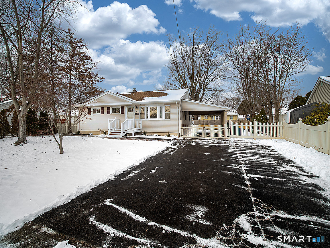 Homes for sale in West Haven, CT | 43 Contact Dr, West Haven, CT 06516 | MLS# 24143942