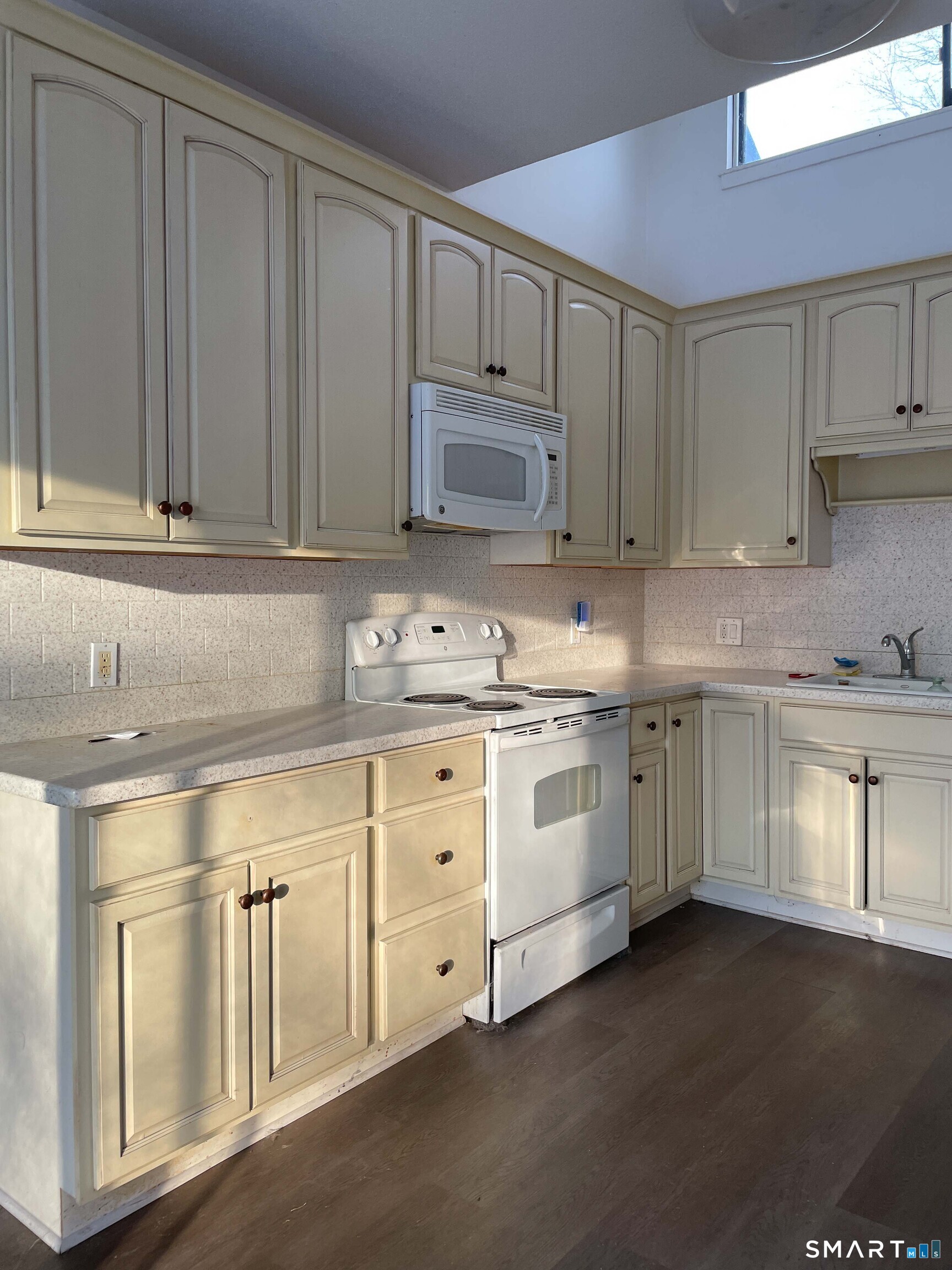 Homes for sale in Southbury, CT | 930 Heritage Vlg #B, Southbury, CT 06488 | MLS# 24145189