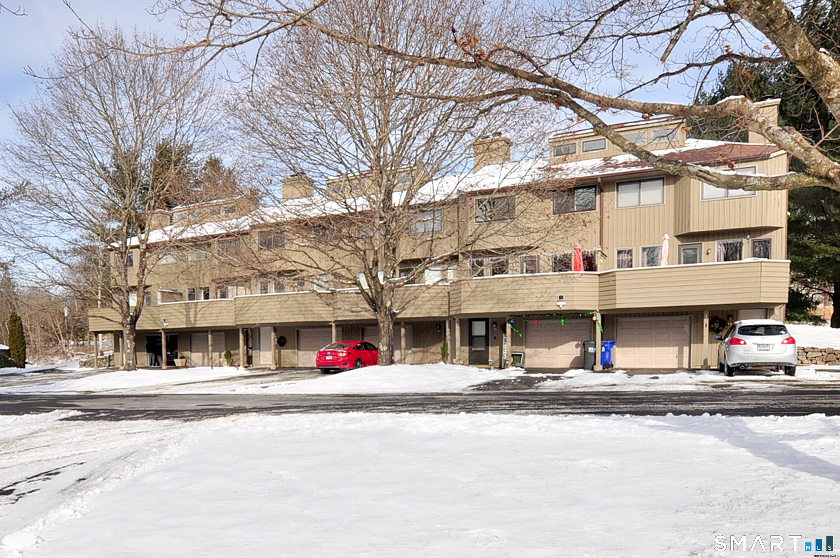 Homes for sale in Southbury, CT | 76 Farview Cmns, Southbury, CT 06488 | MLS# 24145080