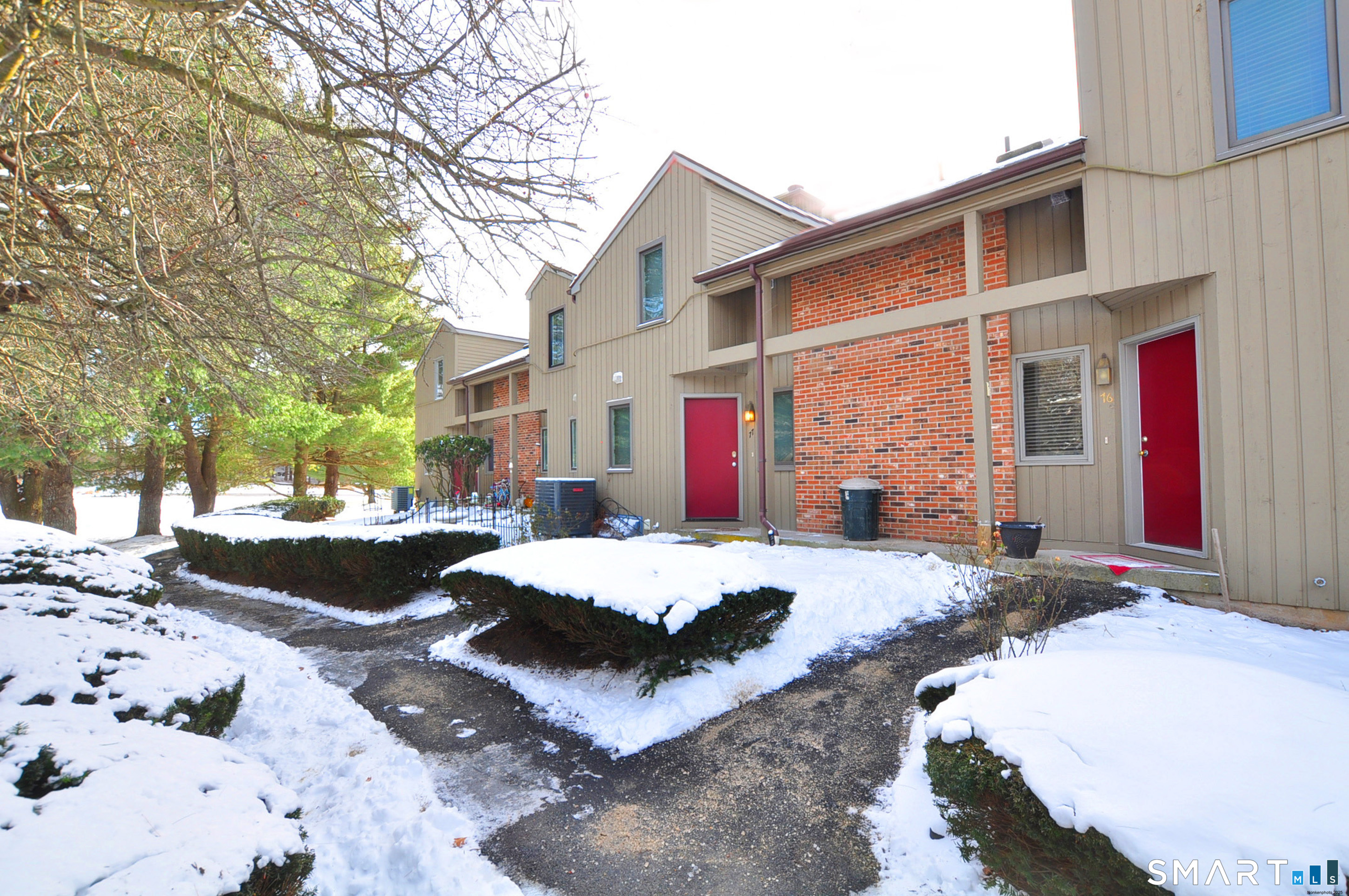 Homes for sale in Southbury, CT | 76 Farview Cmns, Southbury, CT 06488 | MLS# 24145080