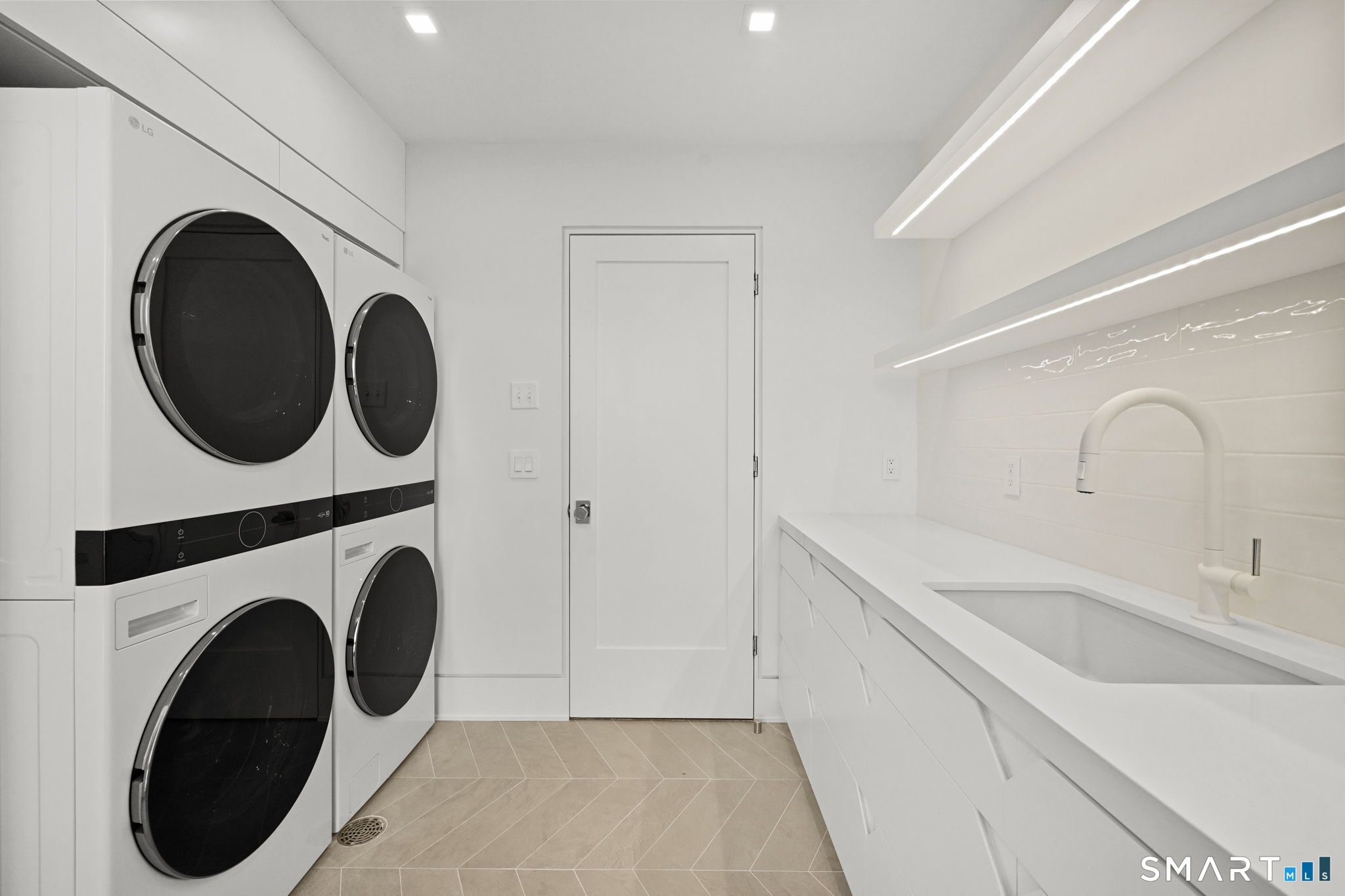 Greenwich, Connecticut, 06830, United States, 6 Bedrooms Bedrooms, ,8.5 BathroomsBathrooms,Residential,For Sale,1959998