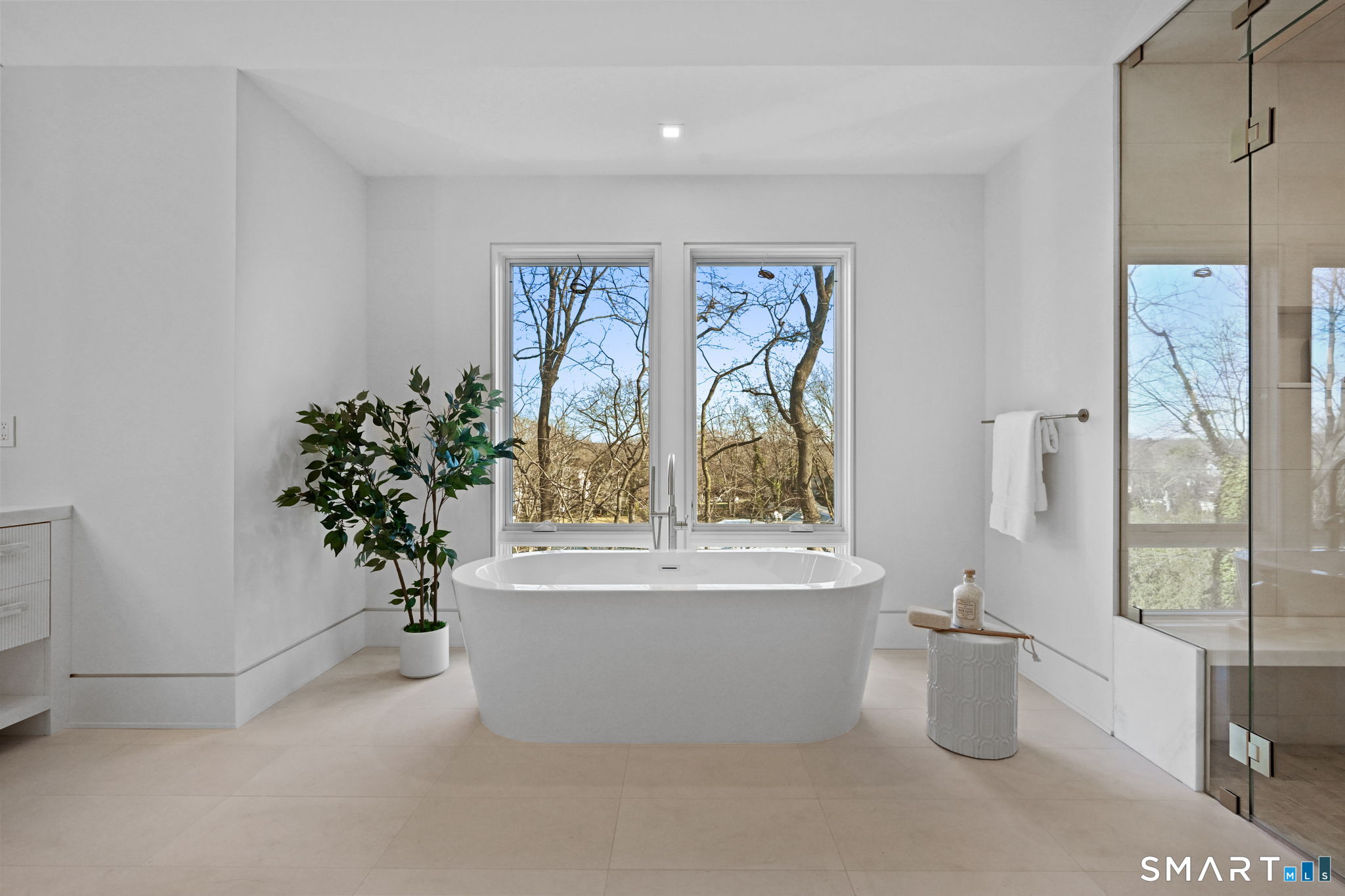 Greenwich, Connecticut, 06830, United States, 6 Bedrooms Bedrooms, ,8.5 BathroomsBathrooms,Residential,For Sale,1959998