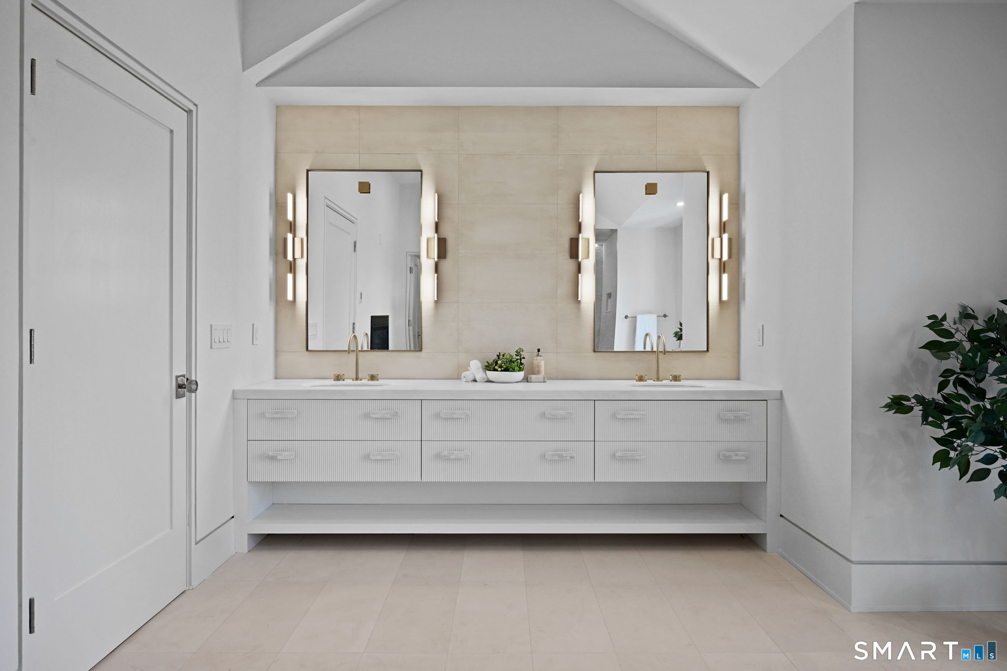 Greenwich, Connecticut, 06830, United States, 6 Bedrooms Bedrooms, ,8.5 BathroomsBathrooms,Residential,For Sale,1959998