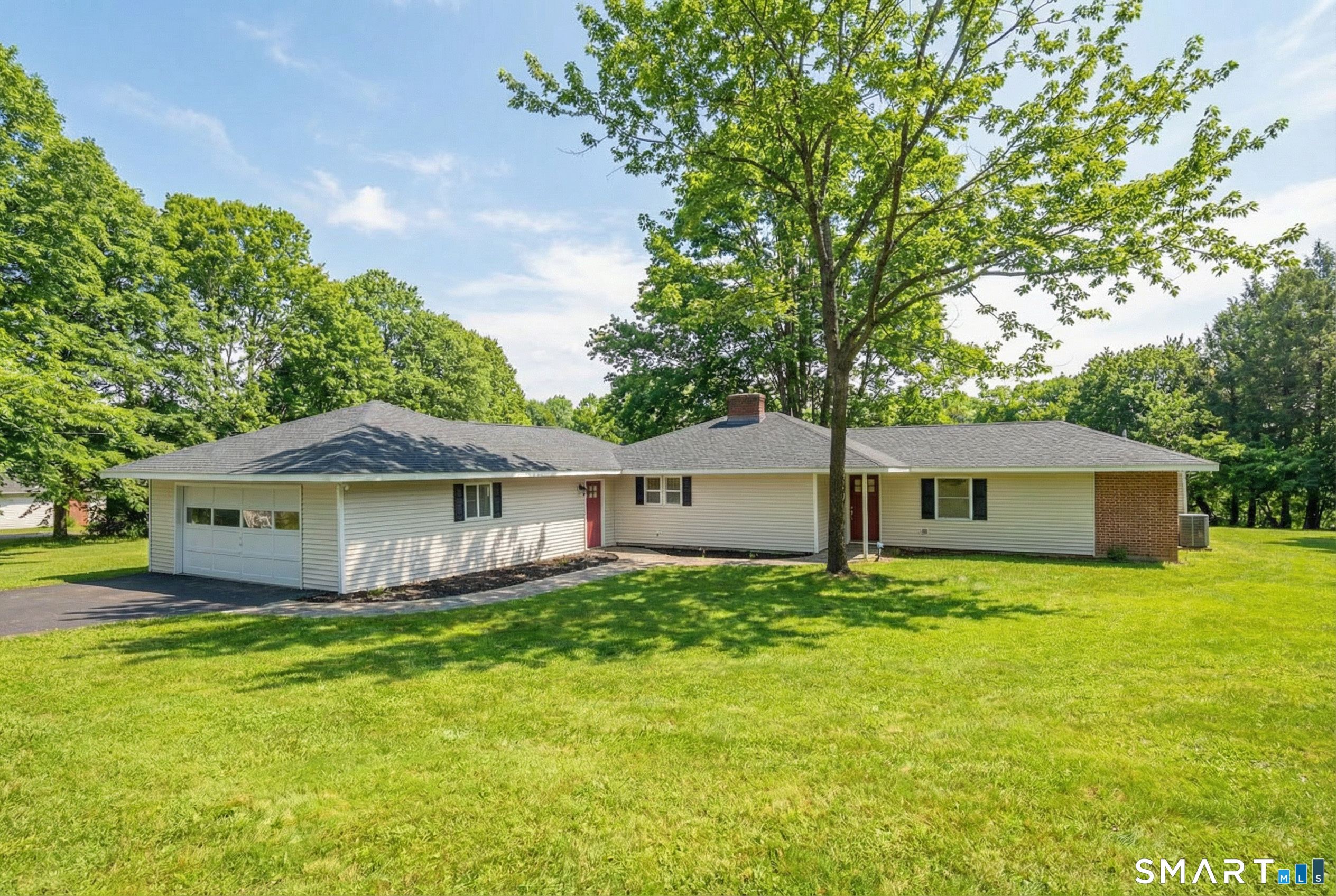 Homes for sale in Oxford, CT | 284 Chestnut Tree Hill Rd, Oxford, CT 06478 | MLS# 24145410