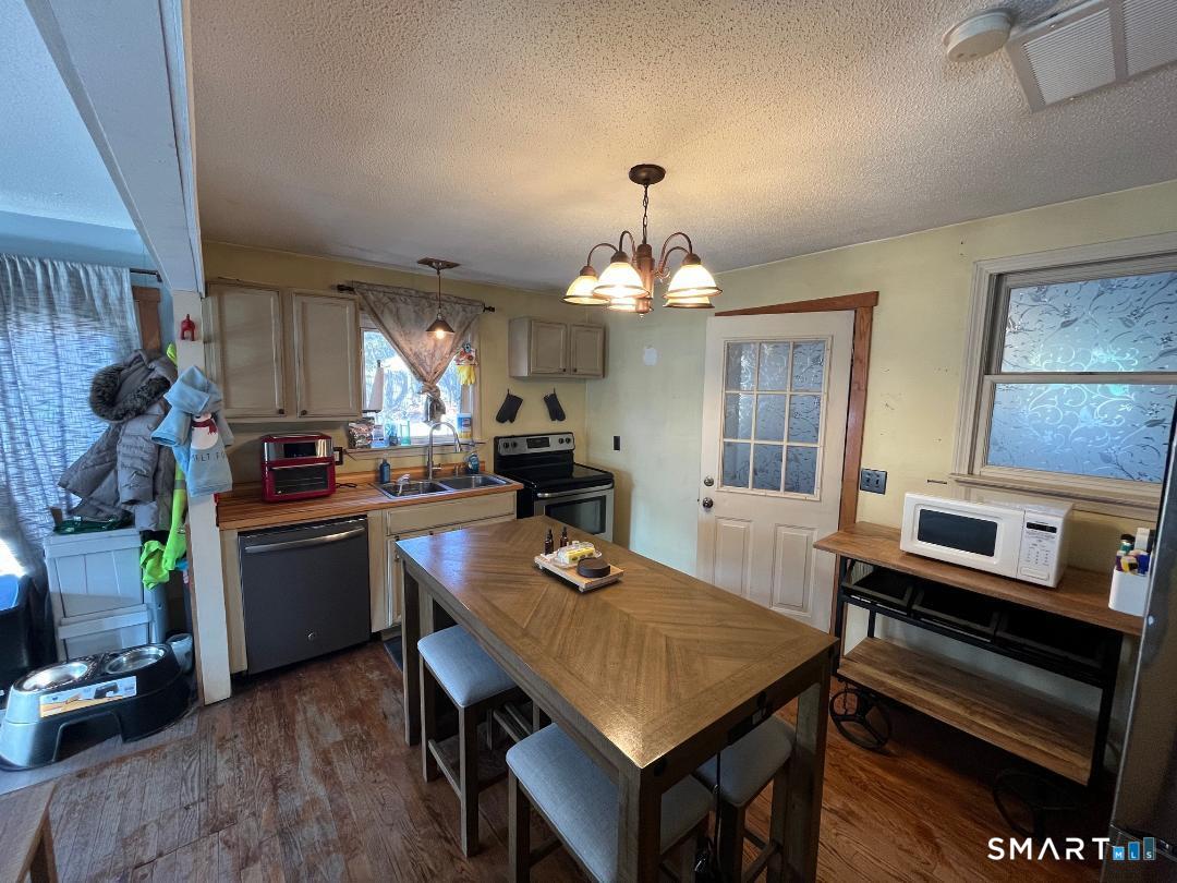 Photo 13 of 61 Tankerhoosen Road, Vernon, CT