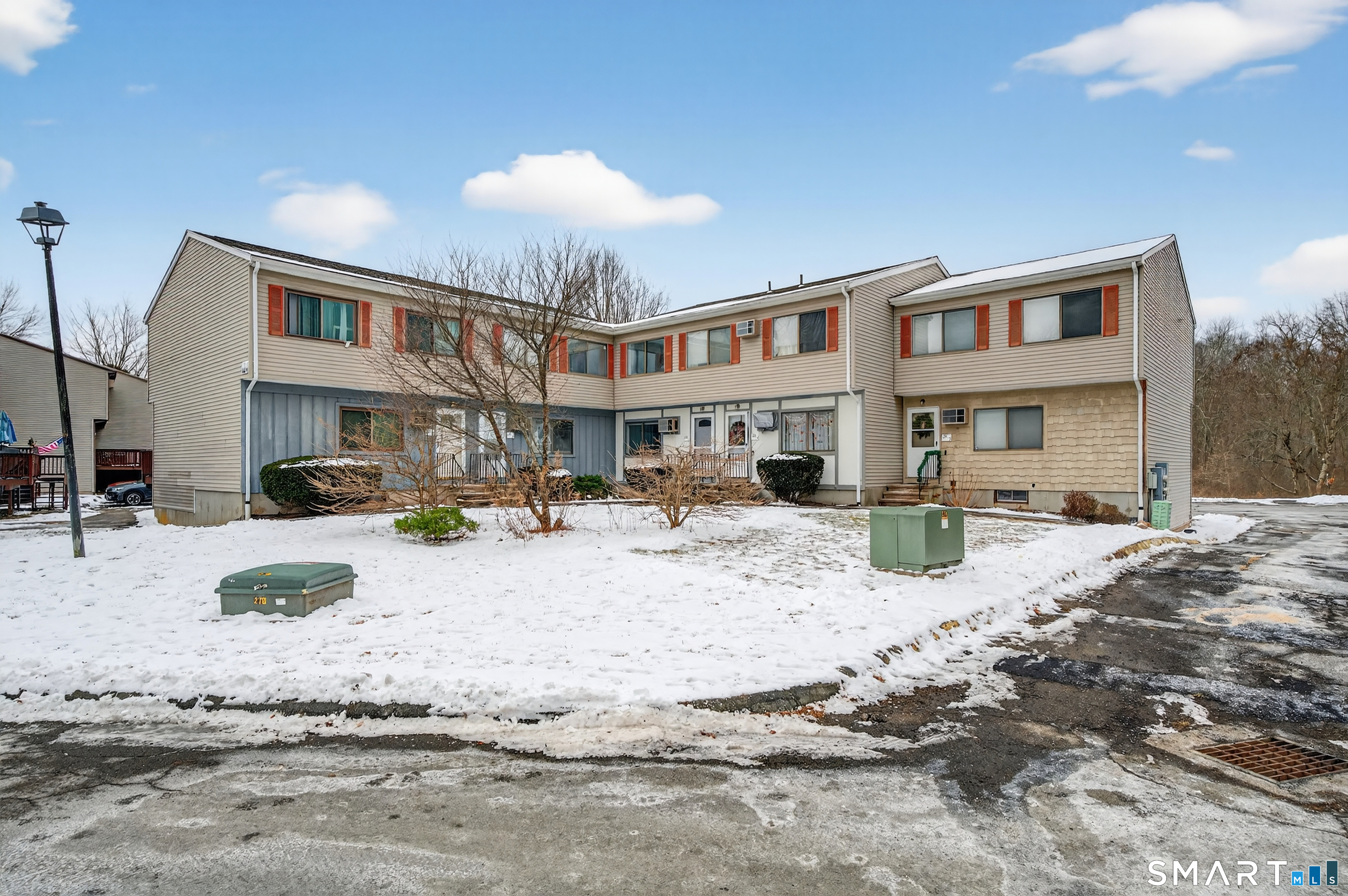 Homes for sale in Naugatuck, CT | 124 Lantern Park Dr #3, Naugatuck, CT 06770 | MLS# 24145362