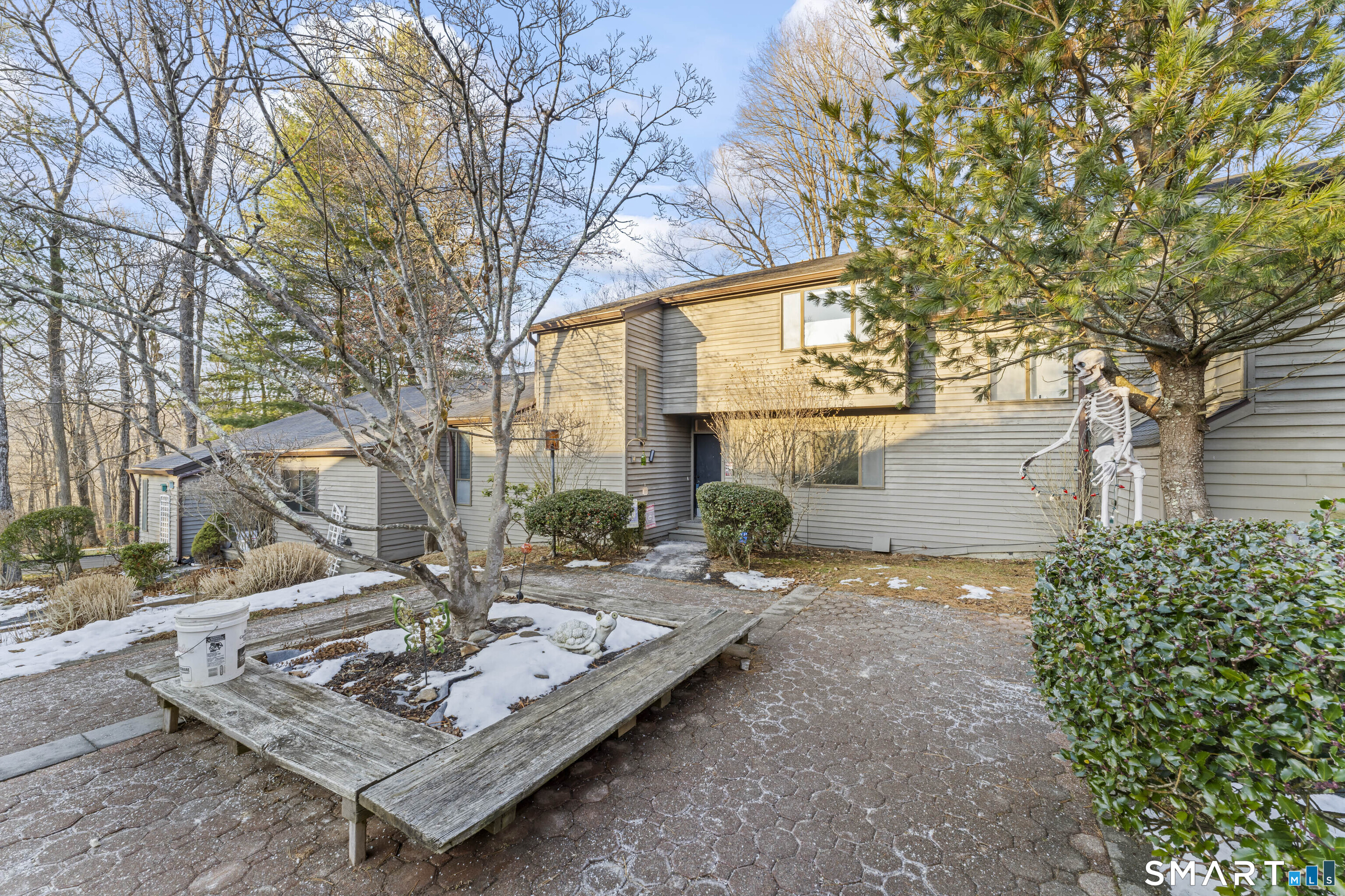 Homes for sale in Woodbury, CT | 4 Heather Ct #4, Woodbury, CT 06798 | MLS# 24145466