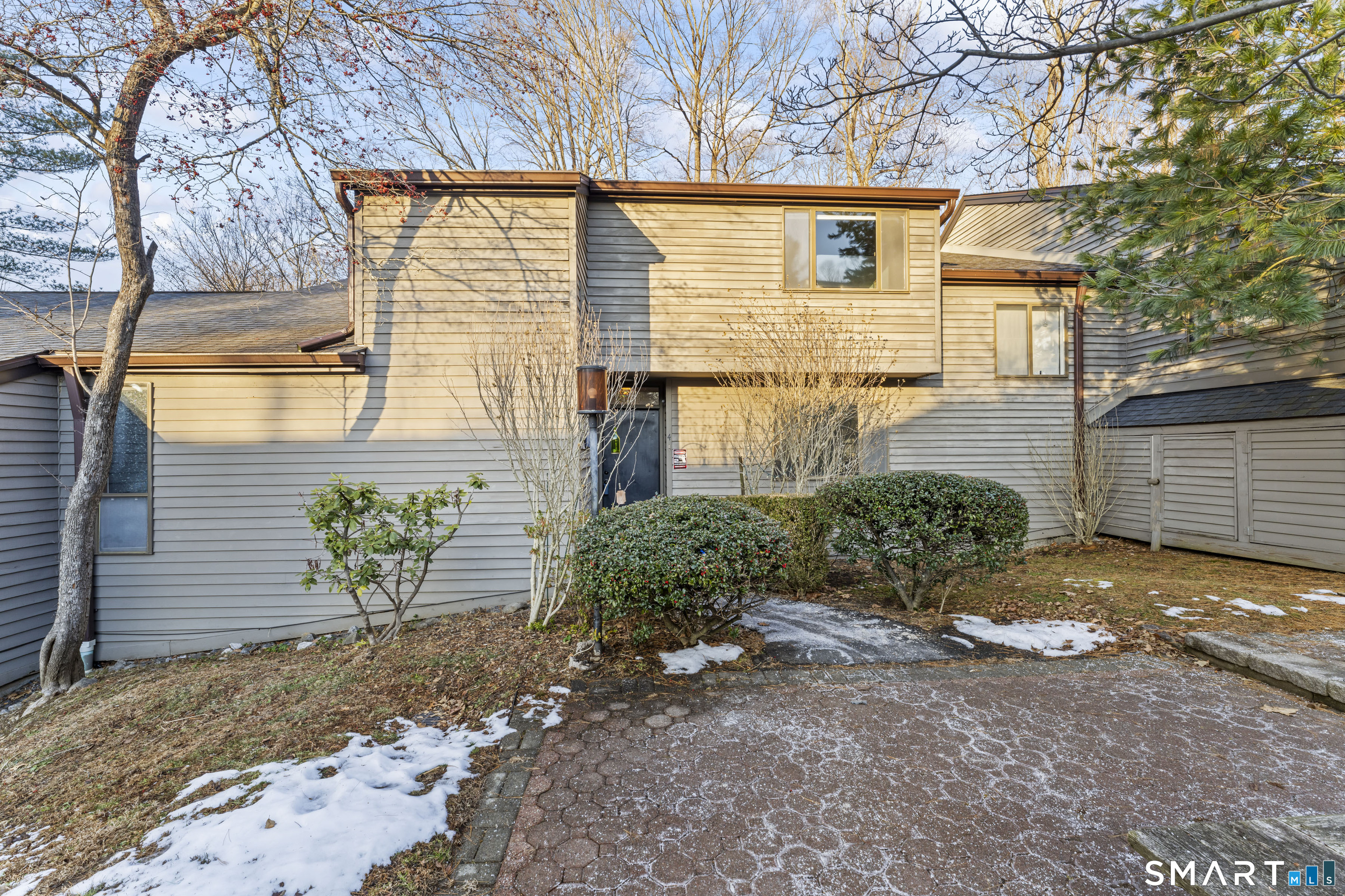 Homes for sale in Woodbury, CT | 4 Heather Ct #4, Woodbury, CT 06798 | MLS# 24145466