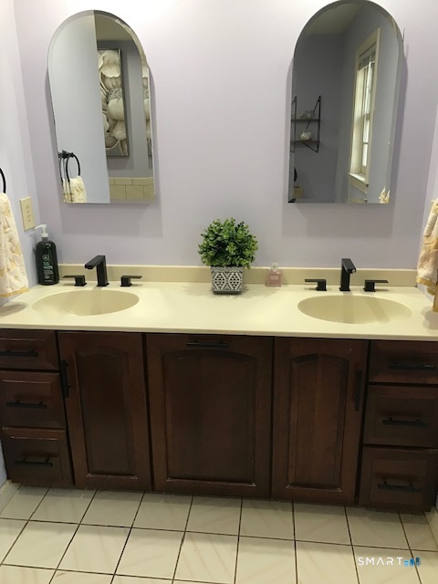 Photo 19 of 14 Ivy Lane, Wethersfield, CT