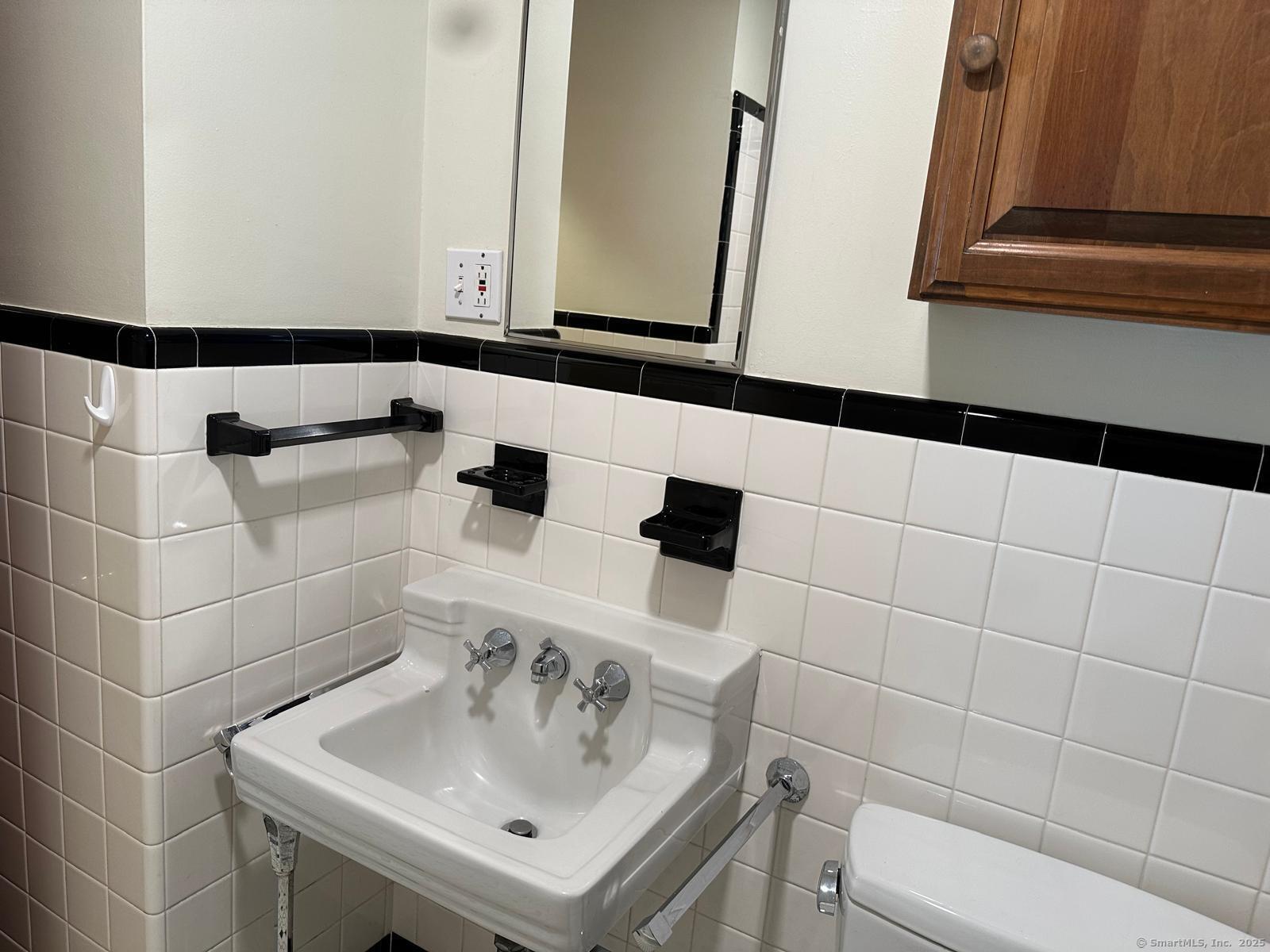 28 North Avenue photo 35