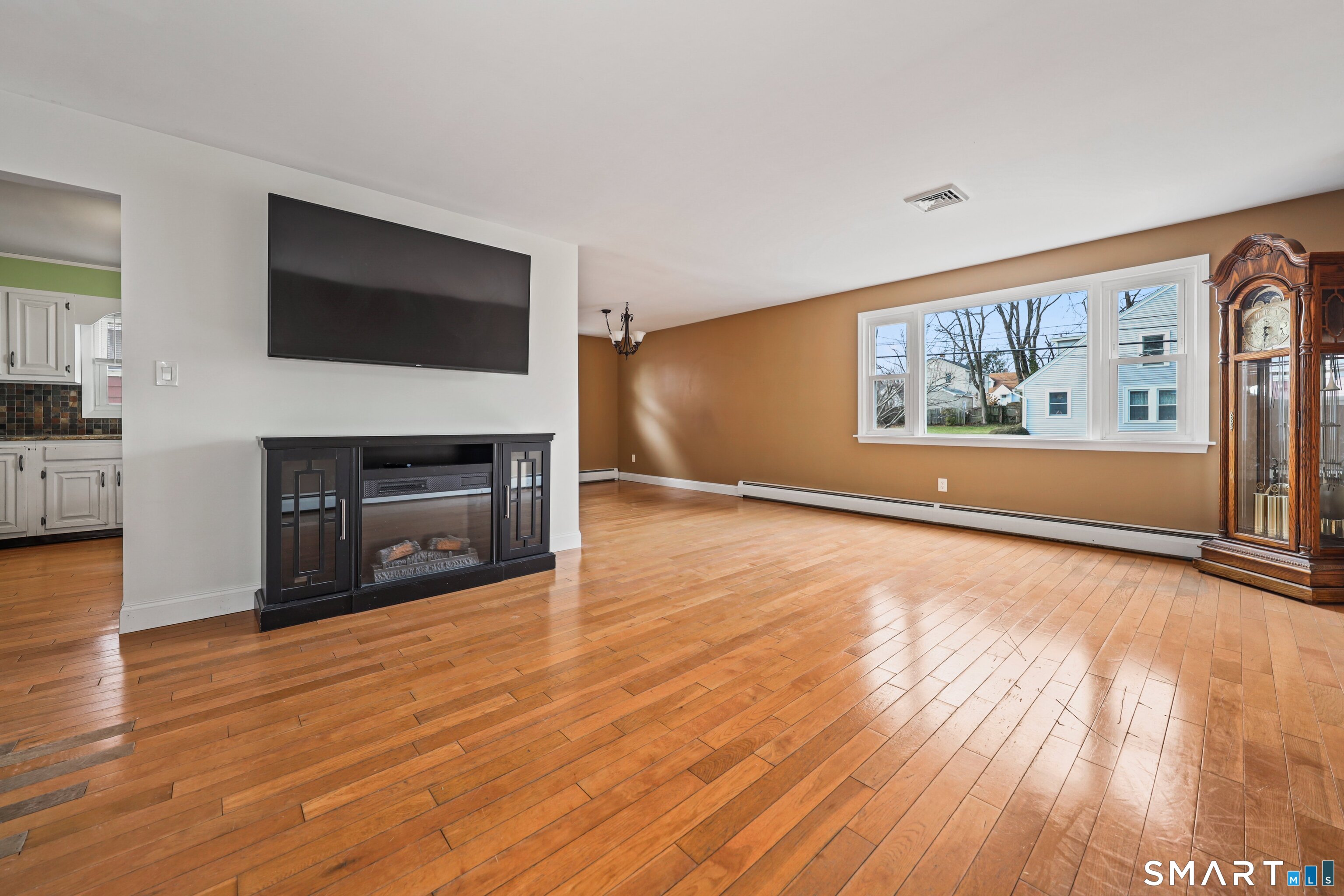 Photo 5 of 41 Quinn Street, Naugatuck, CT