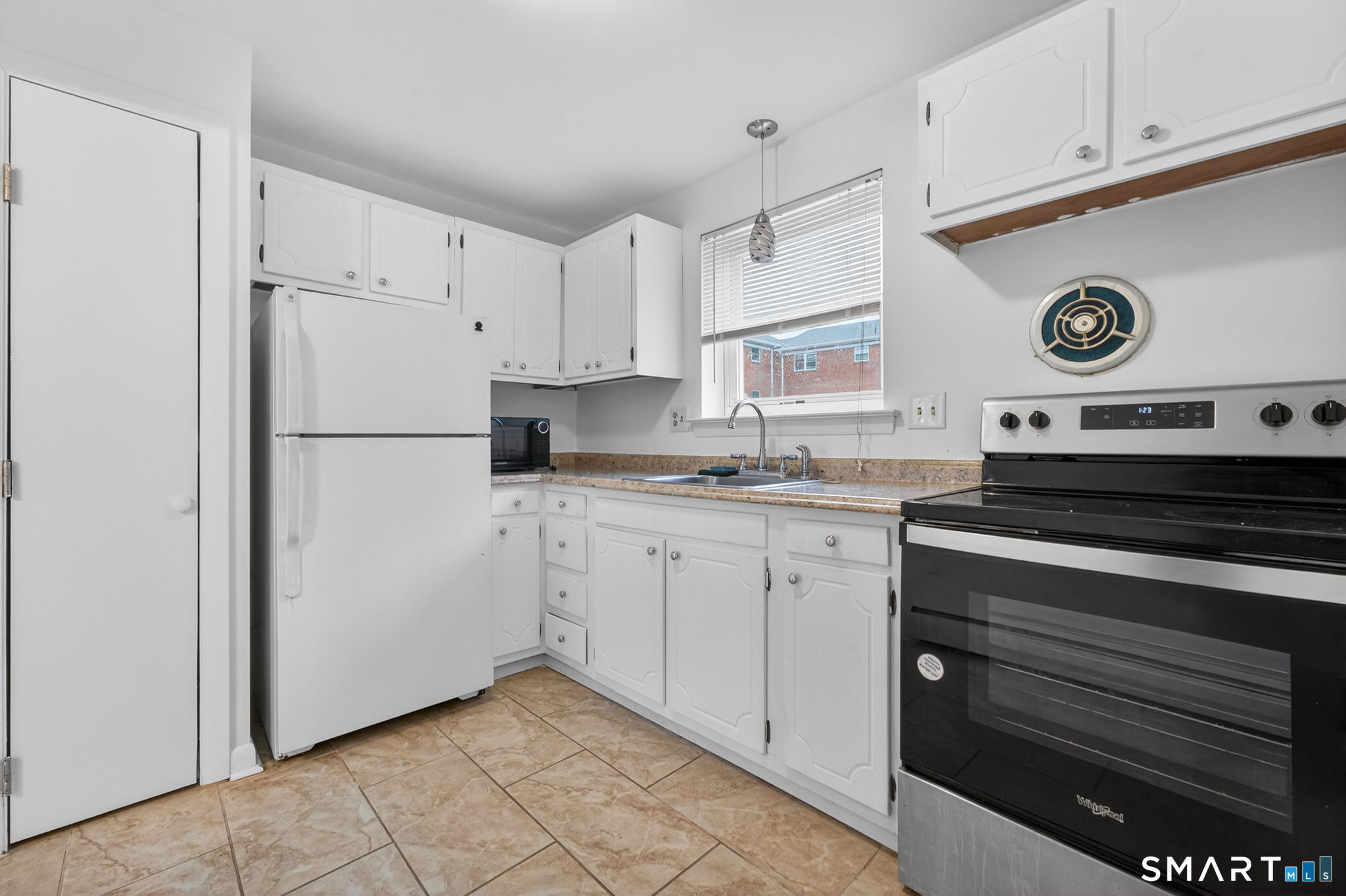 Homes for sale in Rocky Hill, CT | 13 Robbins Ln #APT B, Rocky Hill, CT 06067 | MLS# 24145802