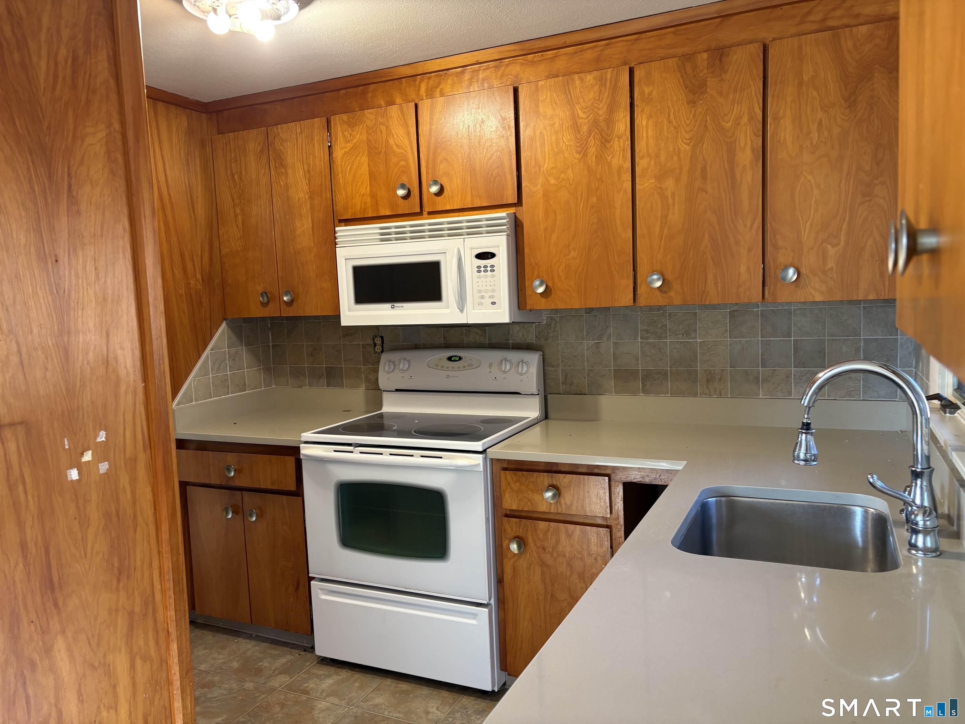 Photo 8 of 274 South Street, Vernon, CT