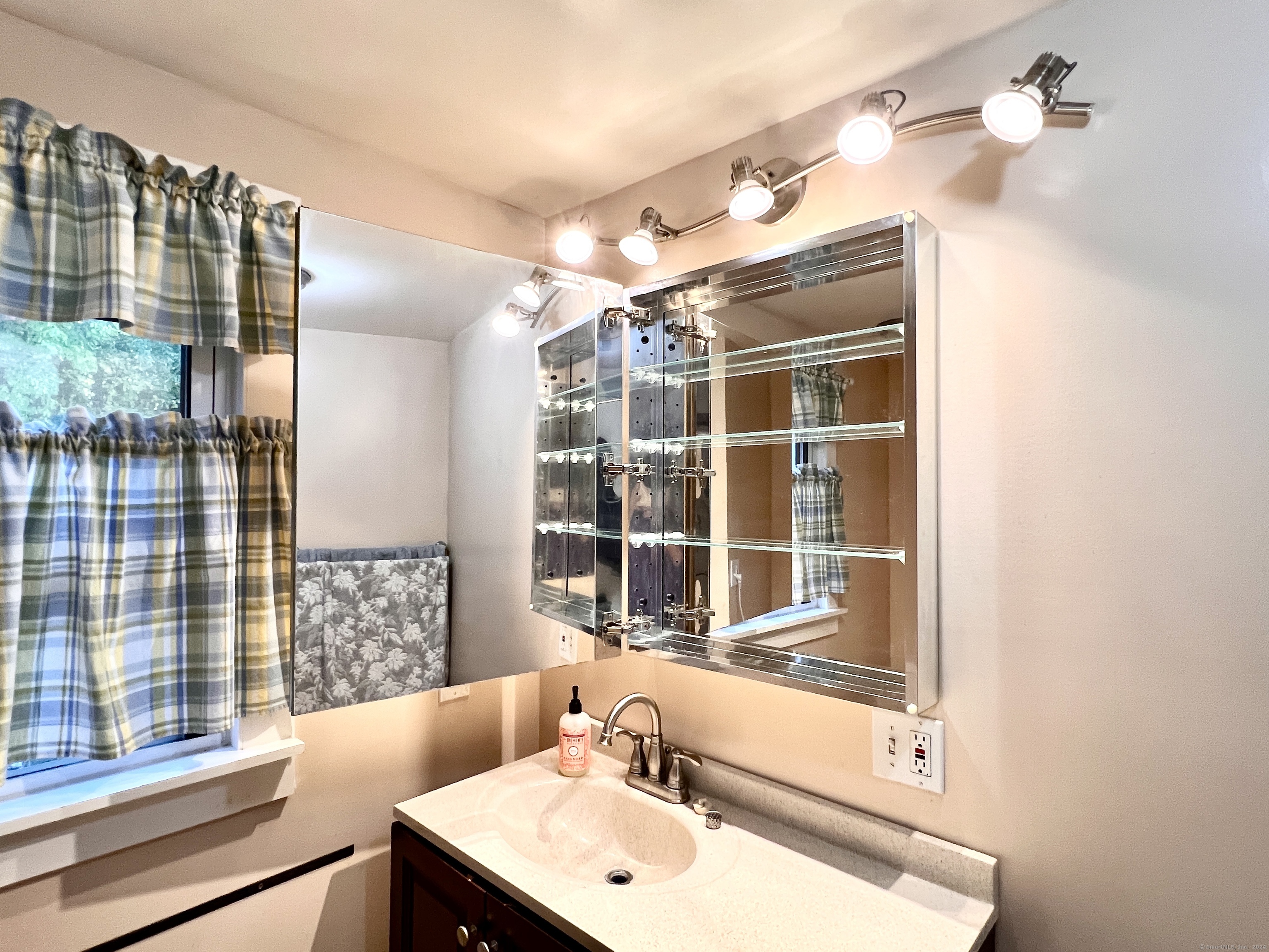 Photo 4 of 11 Woodland Drive, Windham, CT