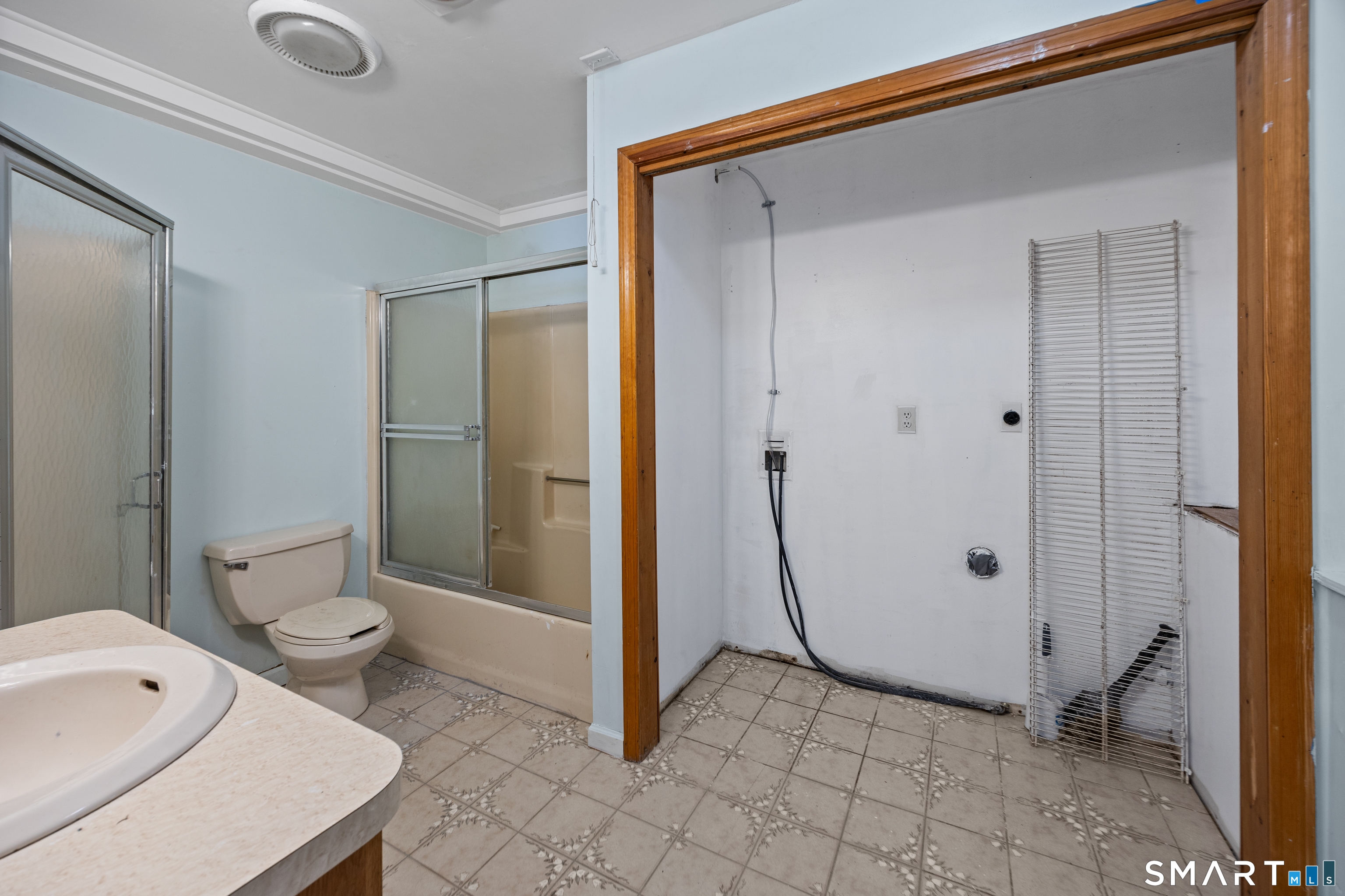 Photo 11 of 962 Shuttle Meadow Road, Southington, CT