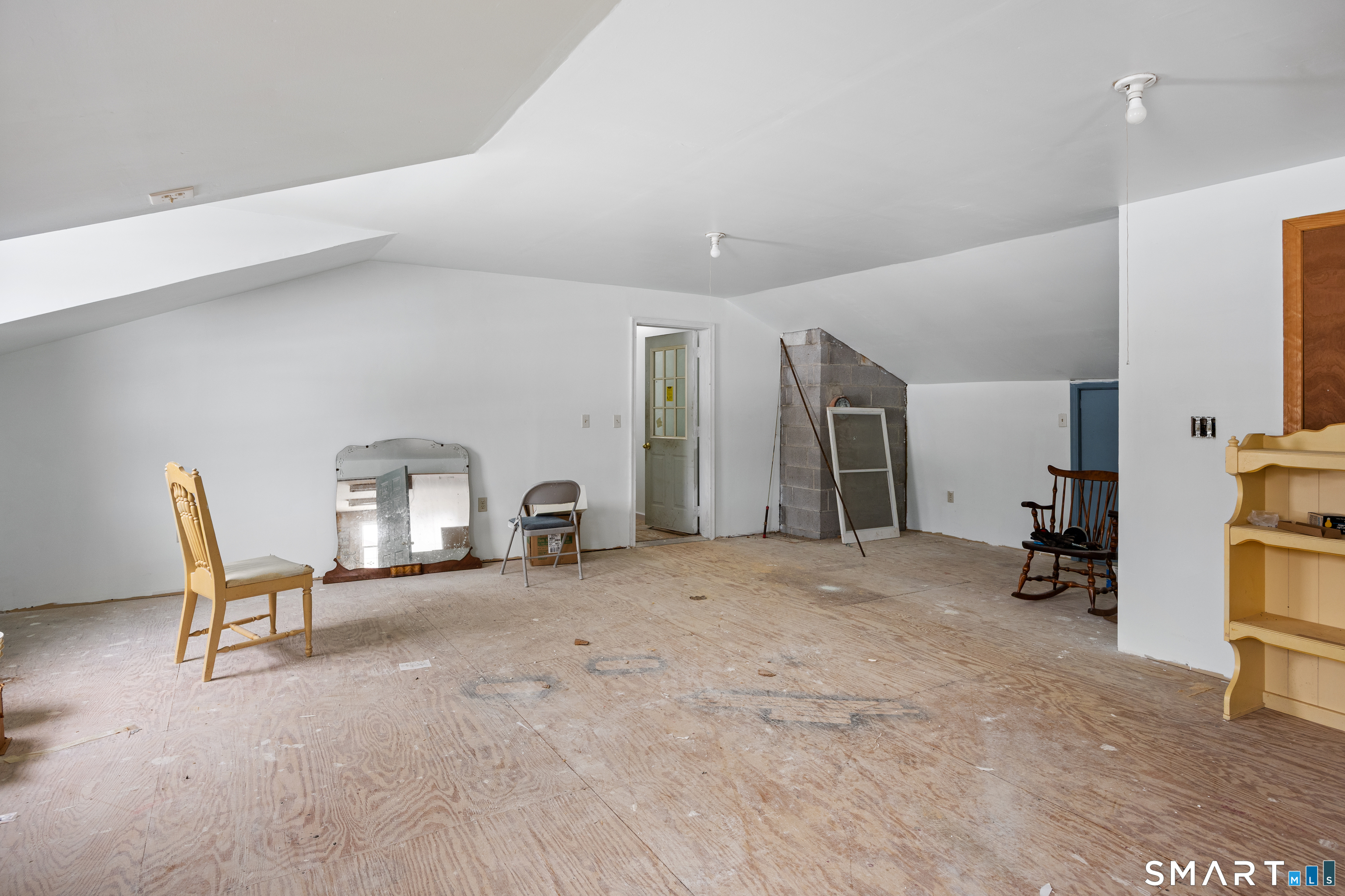 Photo 18 of 962 Shuttle Meadow Road, Southington, CT