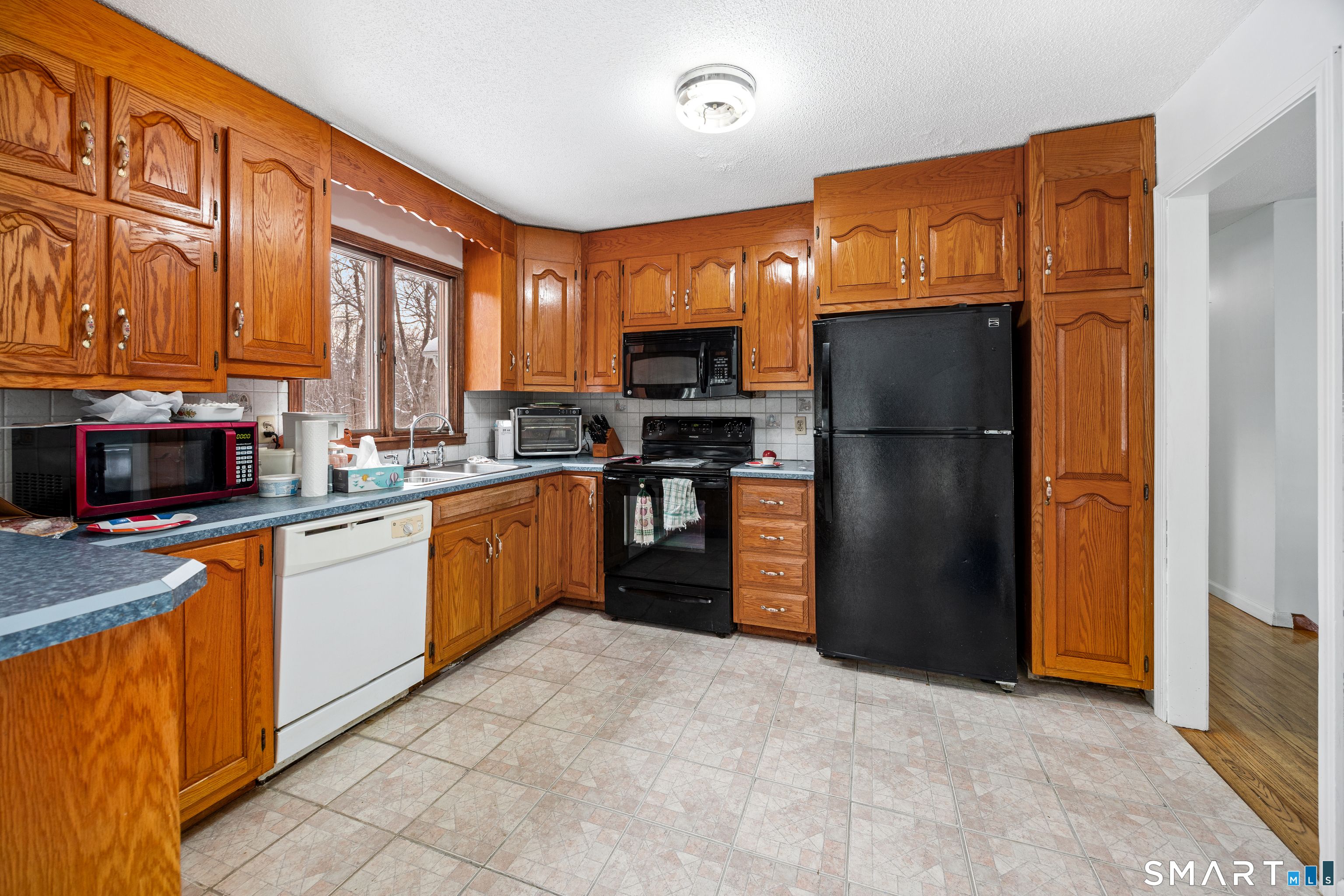 Photo 6 of 962 Shuttle Meadow Road, Southington, CT